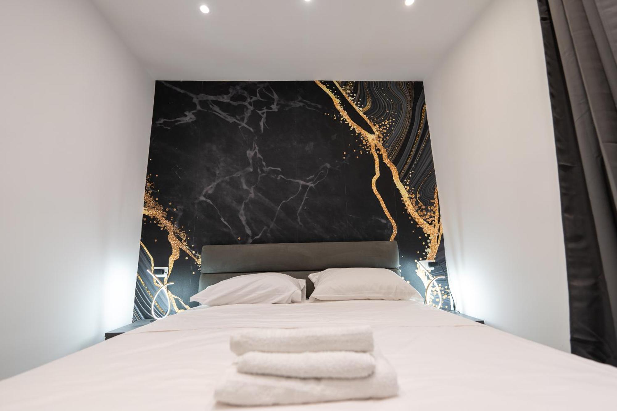 Suites Gaudioso Napoli Center Buitenkant foto